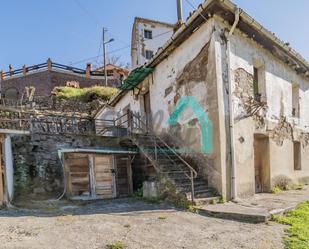 Vista exterior de Casa o xalet en venda en Aller amb Jardí privat