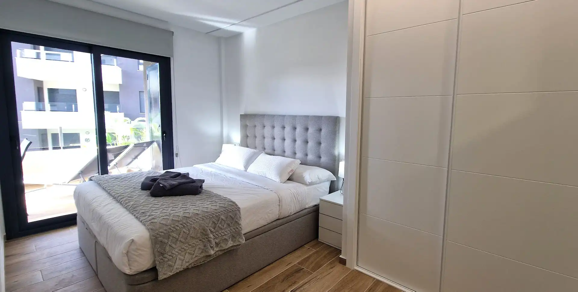 Habitación de Apartamento de alquiler en Orihuela con Aire acondicionado, Calefacción y Terraza