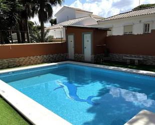 Piscina de Casa o xalet en venda en Chiclana de la Frontera amb Aire condicionat, Calefacció i Jardí privat