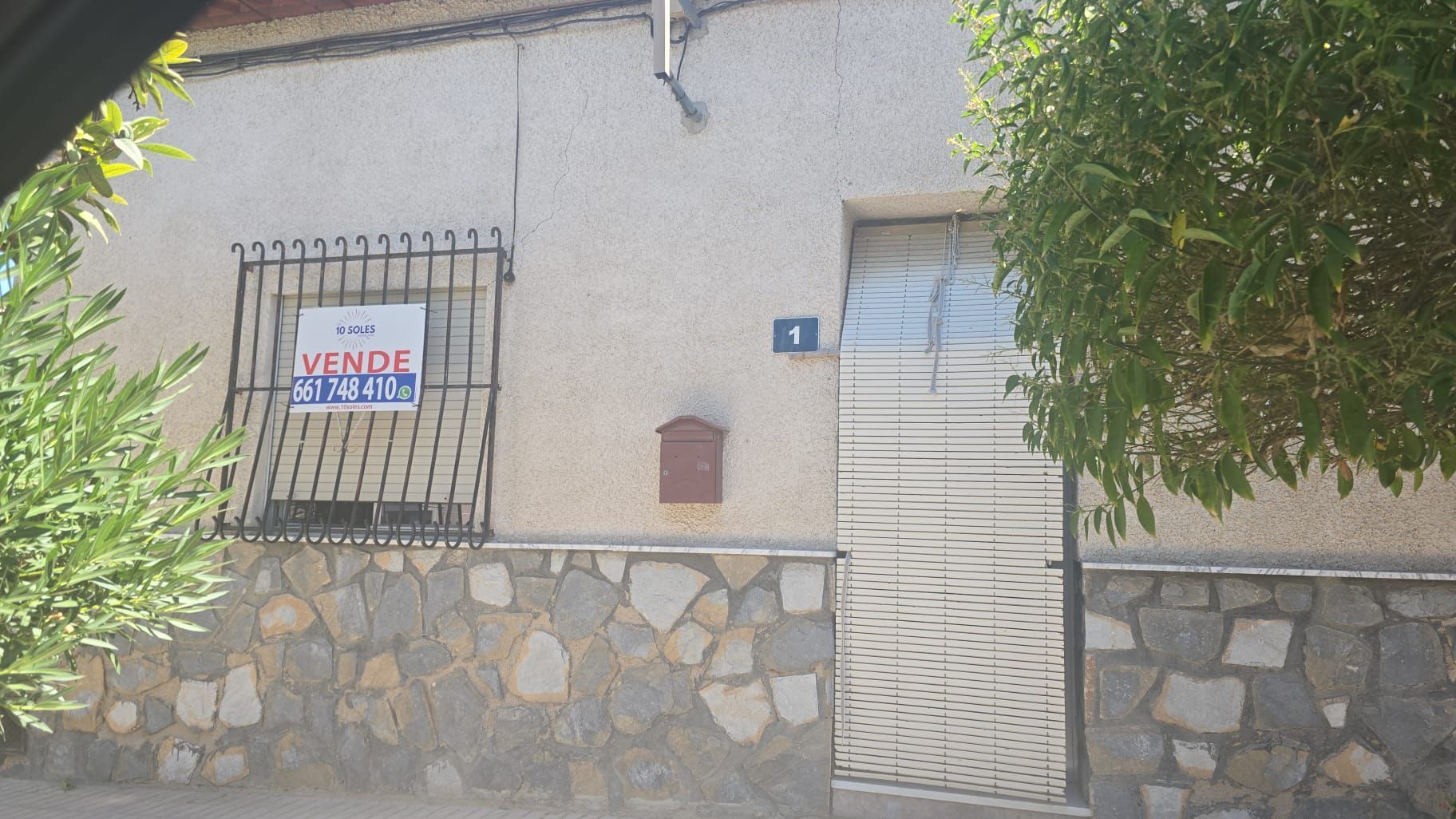 Vista exterior de Casa adosada en venda en Orihuela amb Jardí privat i Traster