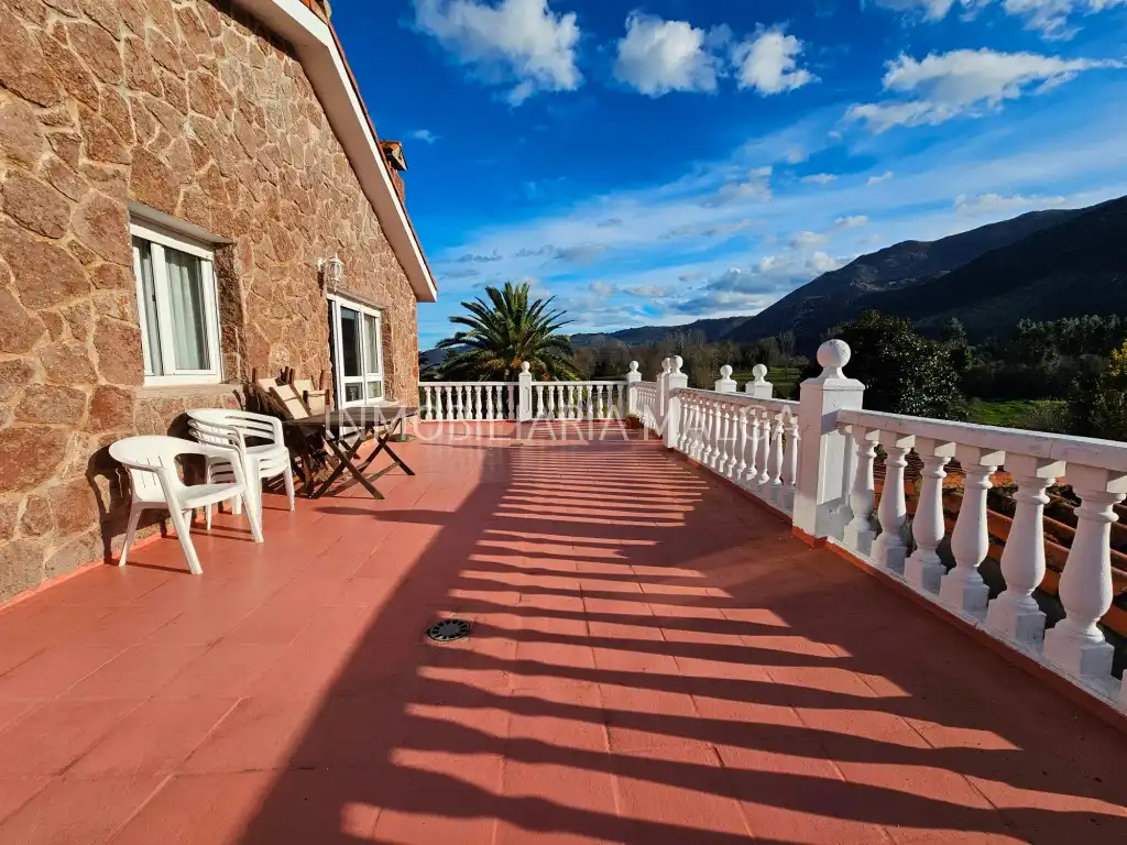 Vista exterior de Casa o chalet en venta en Colunga con Calefacción, Jardín privado y Parquet