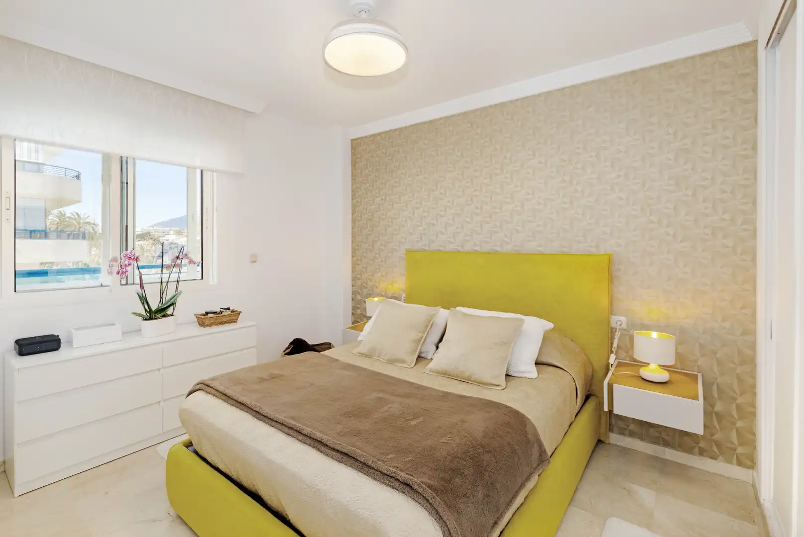 Schlafzimmer von Wohnung zum Verkauf in Marbella mit Klimaanlage, Heizung und Terrasse