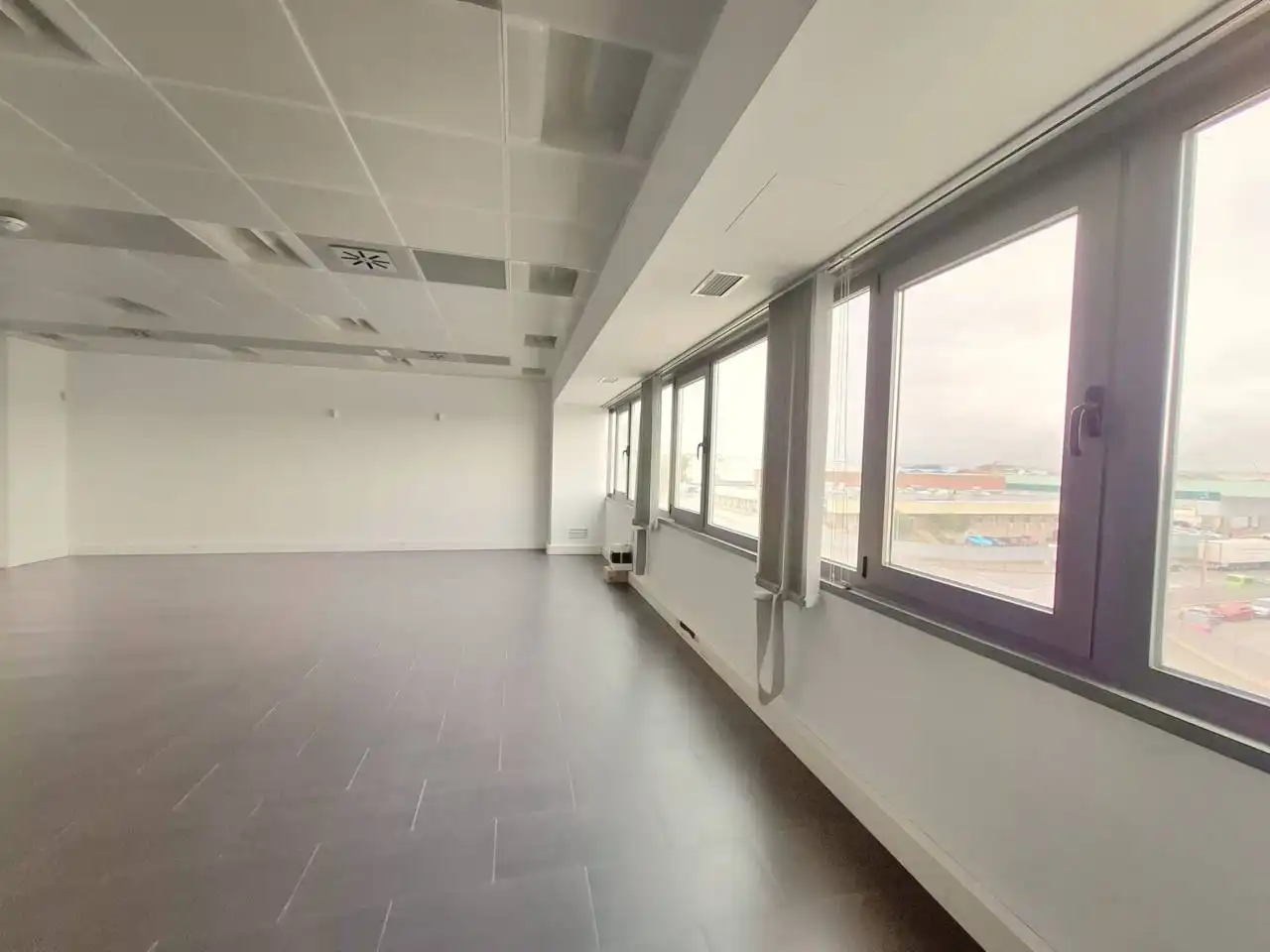 Oficina de alquiler en Coslada con Aire acondicionado, Calefacción y Alarma