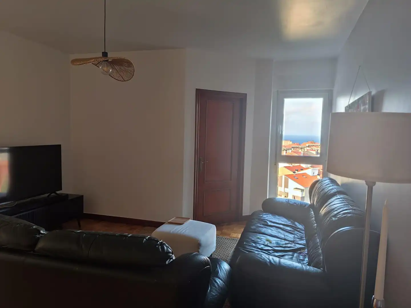 Wohnzimmer von Wohnung zur Miete in Santander mit Heizung, Parkett und Terrasse