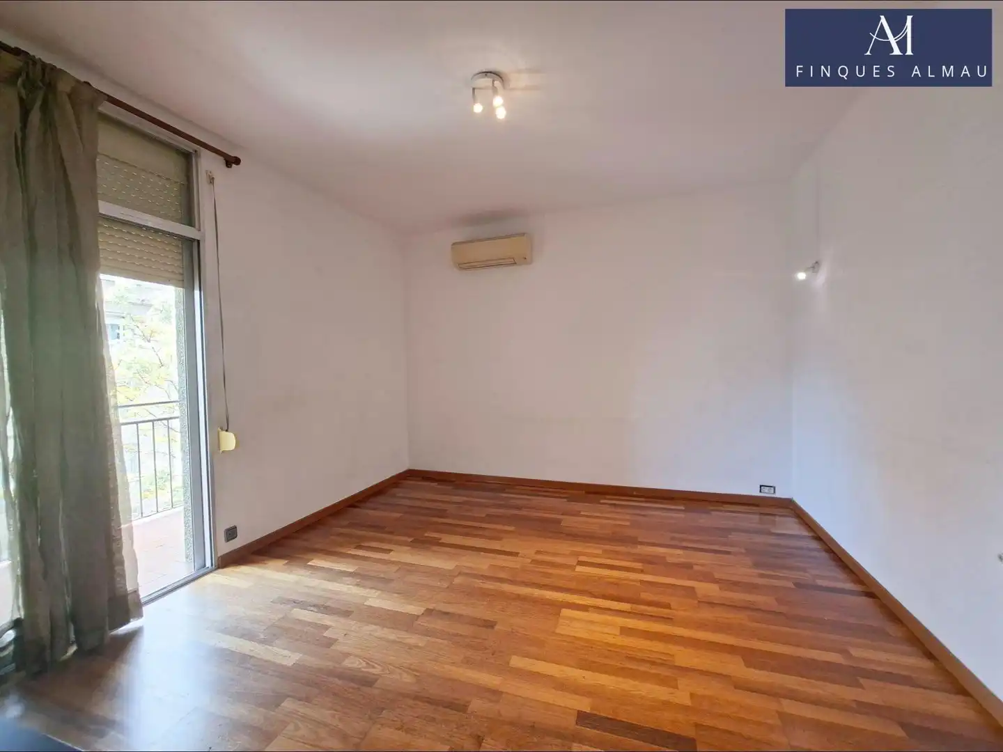 Piso en venta en Barcelona con Aire acondicionado, Calefacción y Balcón