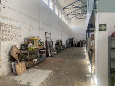 Industrial building to rent in Oeste
