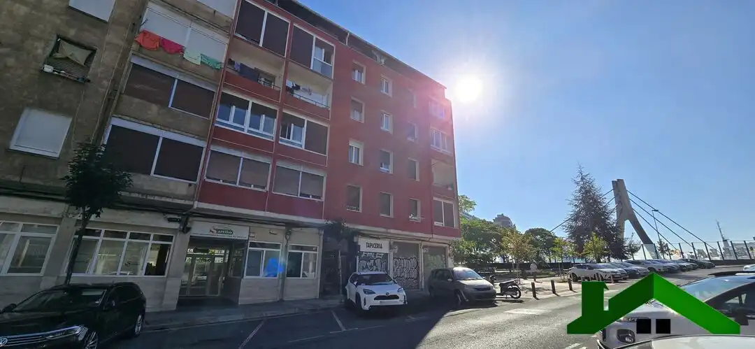 Vista exterior de Pis en venda en Bilbao  amb Calefacció i Moblat