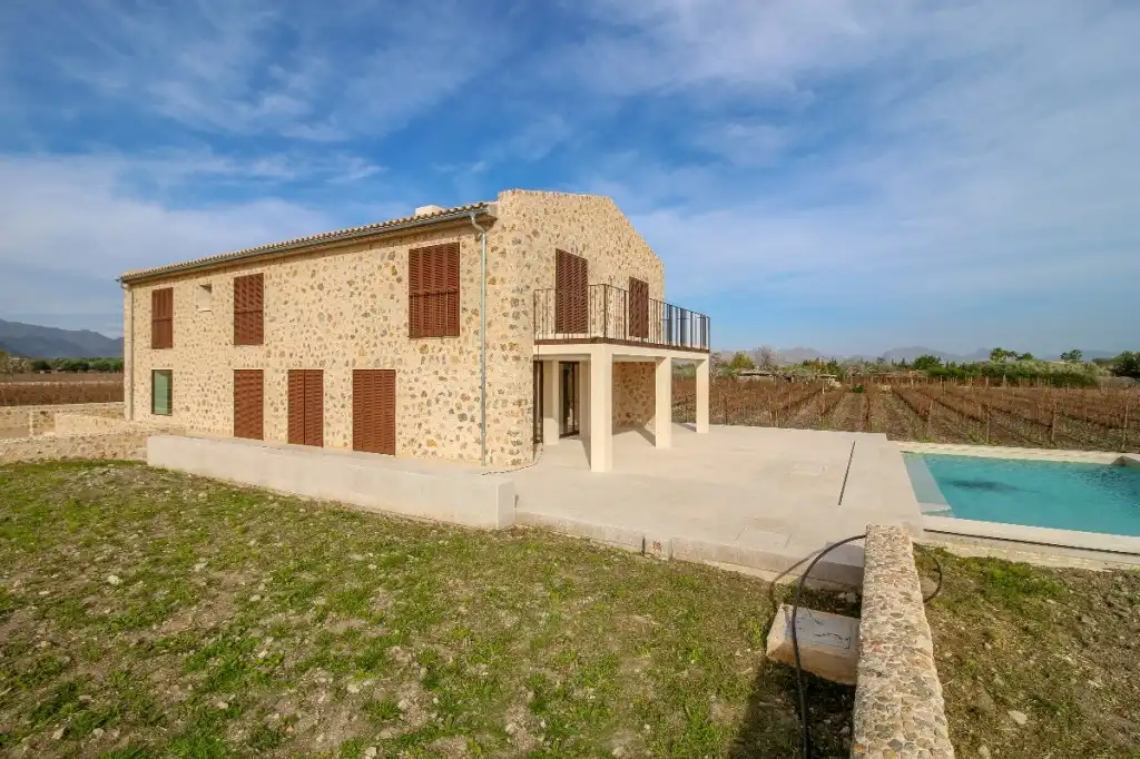 Vista exterior de Finca rústica en venda en Alcúdia amb Aire condicionat, Calefacció i Jardí privat