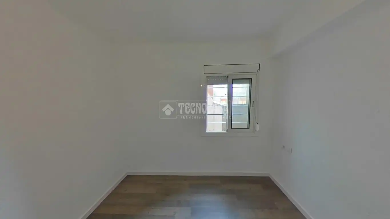 Schlafzimmer von Wohnung zum Verkauf in Cornellà de Llobregat