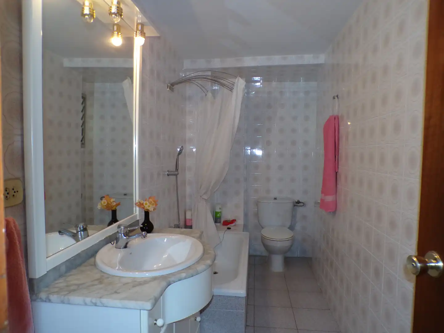 Badezimmer von Wohnung zum Verkauf in Rocafort mit Ofen und Balkon