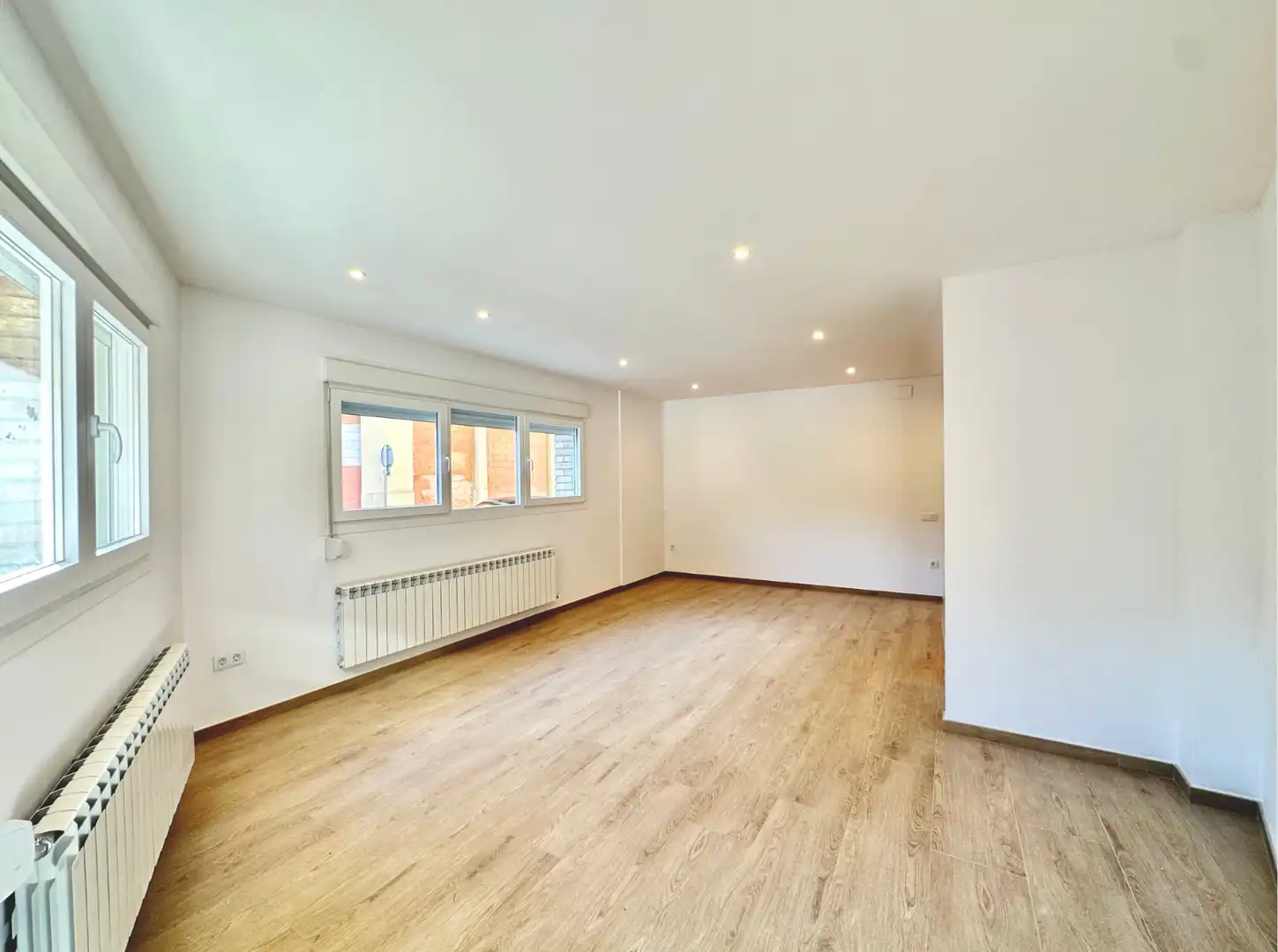 Wohnung zum Verkauf in Vic mit Heizung, Ofen und Waschmaschine
