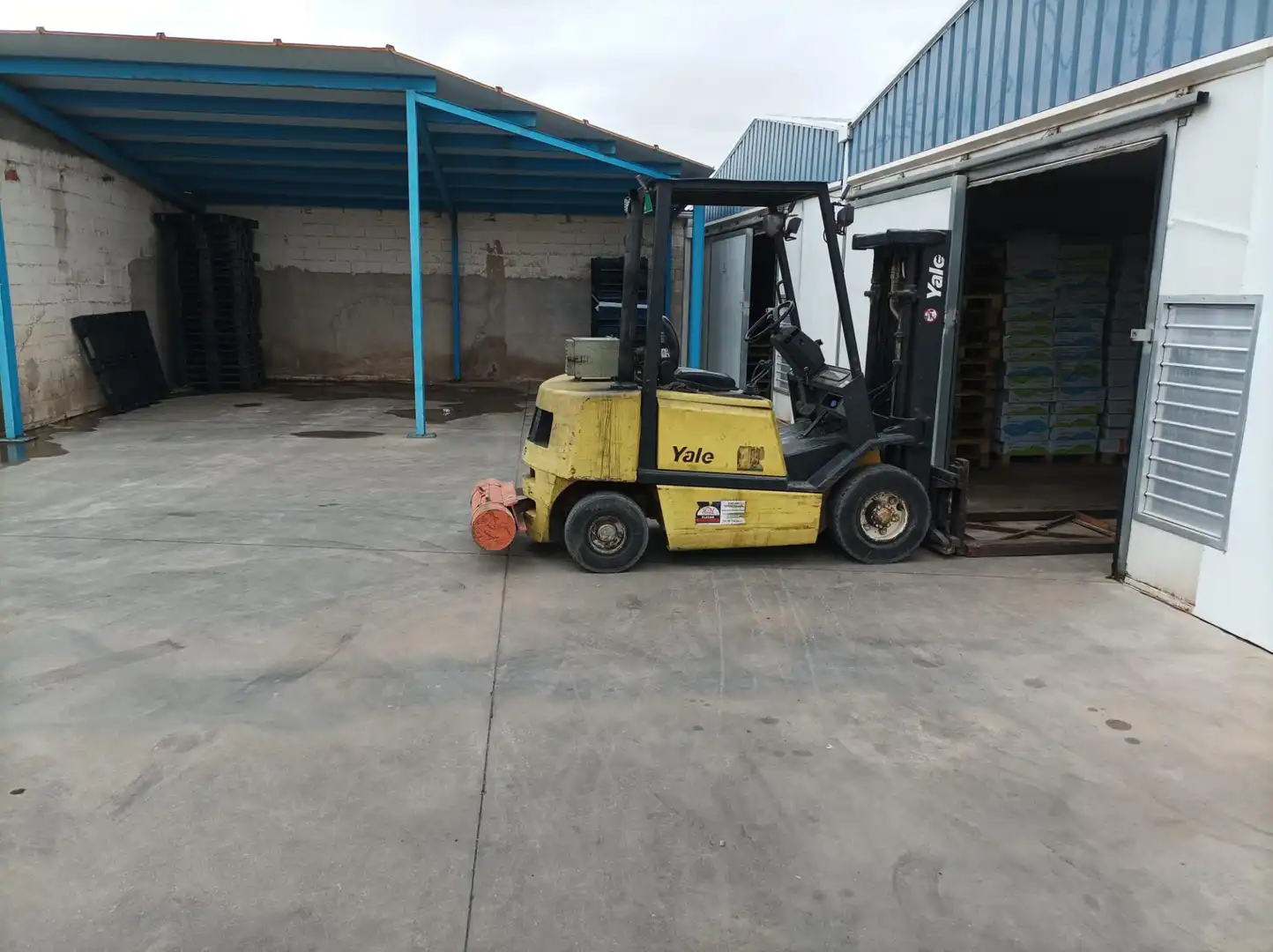 Parking de Nave industrial en venta en Ledaña con Alarma