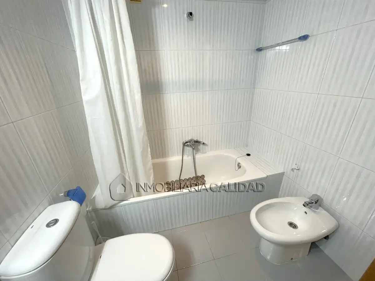 Bathroom of Flat for rent in Burgos  with Heating and Furnished