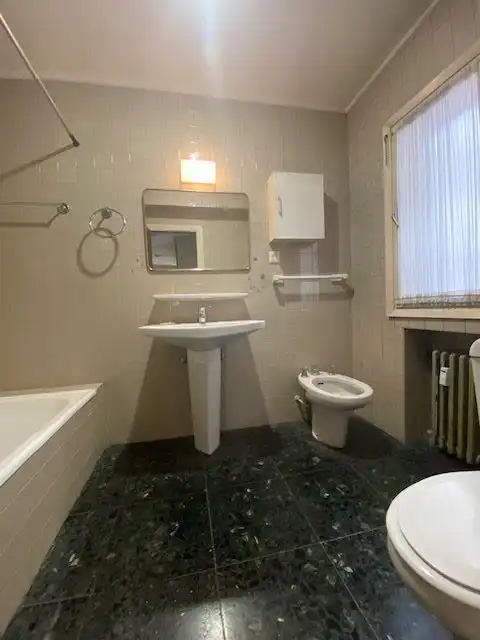 Baño de Piso en venta en Oviedo  con Calefacción, Terraza y Trastero