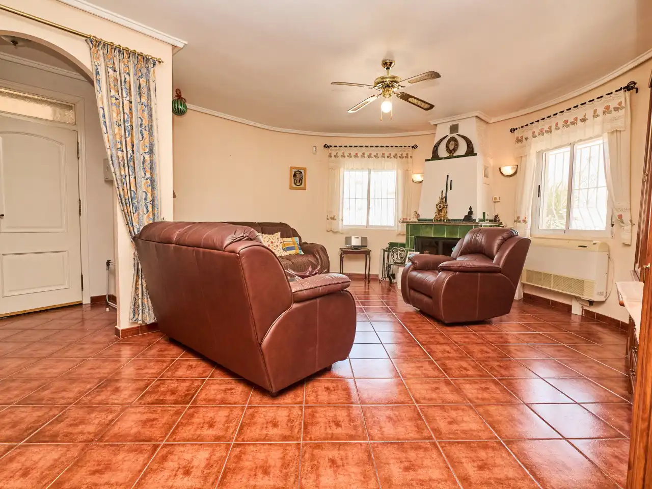 Sala d'estar de Casa o xalet en venda en Torrevieja amb Aire condicionat, Calefacció i Jardí privat