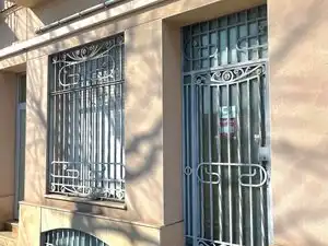 Außenansicht von Erdgeschoss zum Verkauf in Badalona mit Privatgarten und Abstellraum