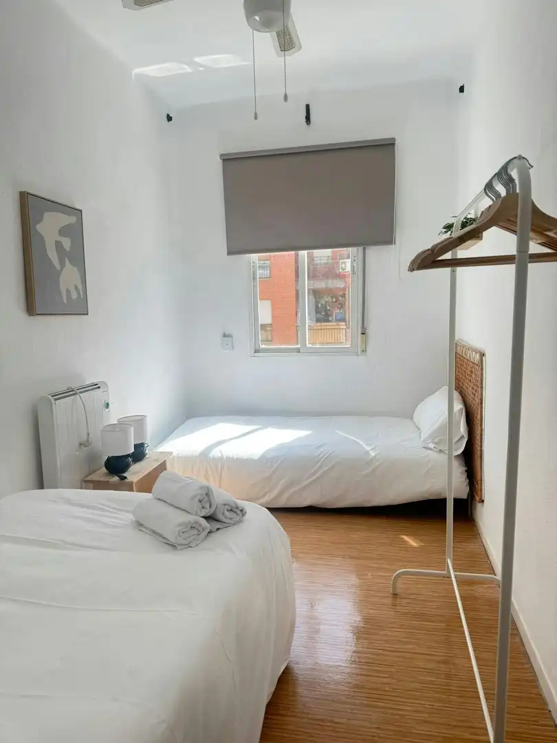 Bedroom of Flat for rent in Madrid  with Air Conditioner, Heating and Furnished