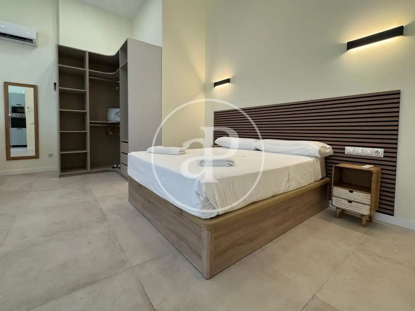 Dormitori de Loft de lloguer en Valencia amb Aire condicionat, Calefacció i Moblat