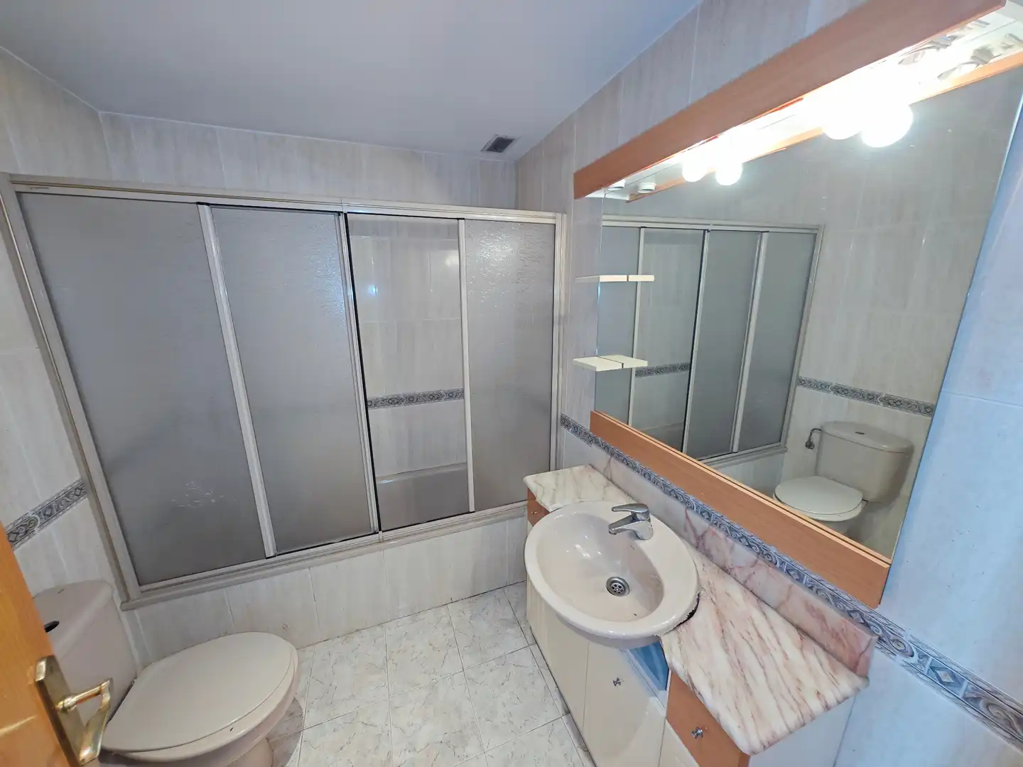 Badezimmer von Wohnung zum Verkauf in Mutxamel mit Privatgarten, Parkett und Terrasse