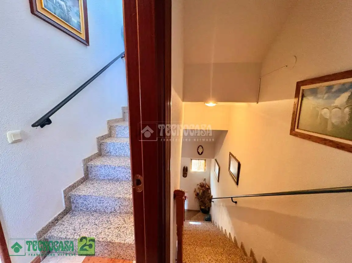 Casa adosada en venta en Lillo con Calefacción