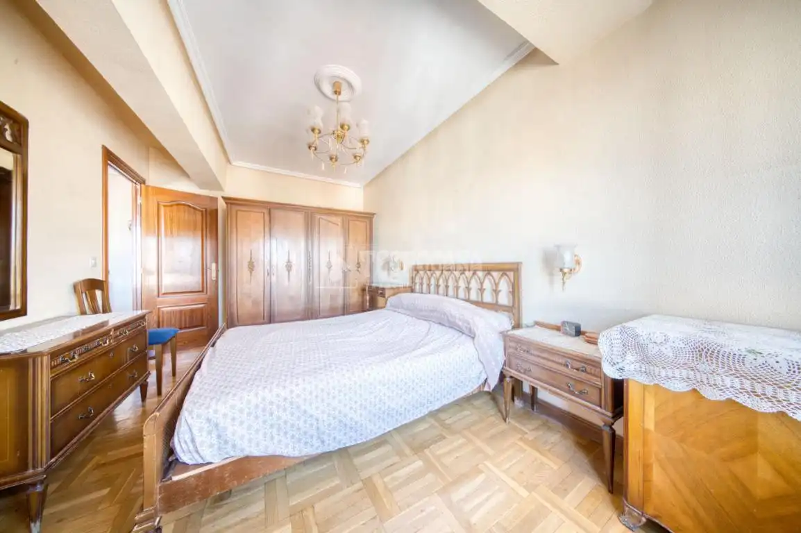Habitación de Piso en venta en Valladolid con Calefacción, Parquet y Terraza