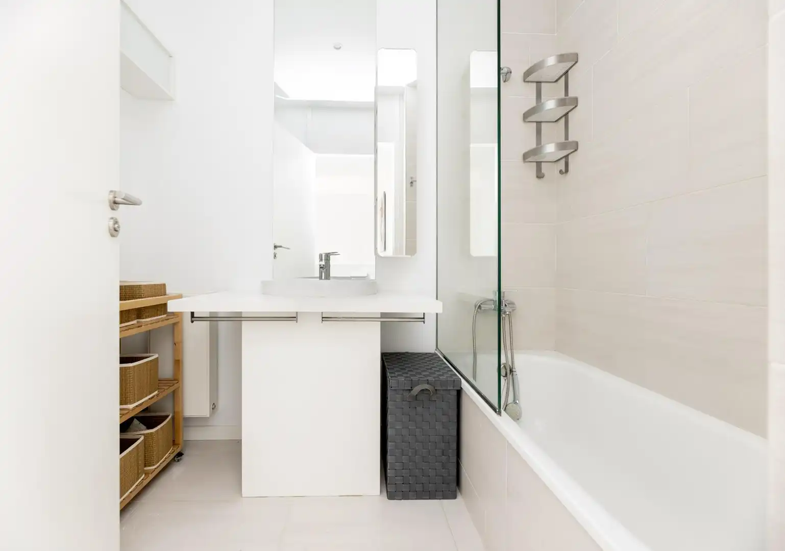 Badezimmer von Einfamilien-Reihenhaus zum Verkauf in Albolote mit Klimaanlage, Heizung und Privatgarten