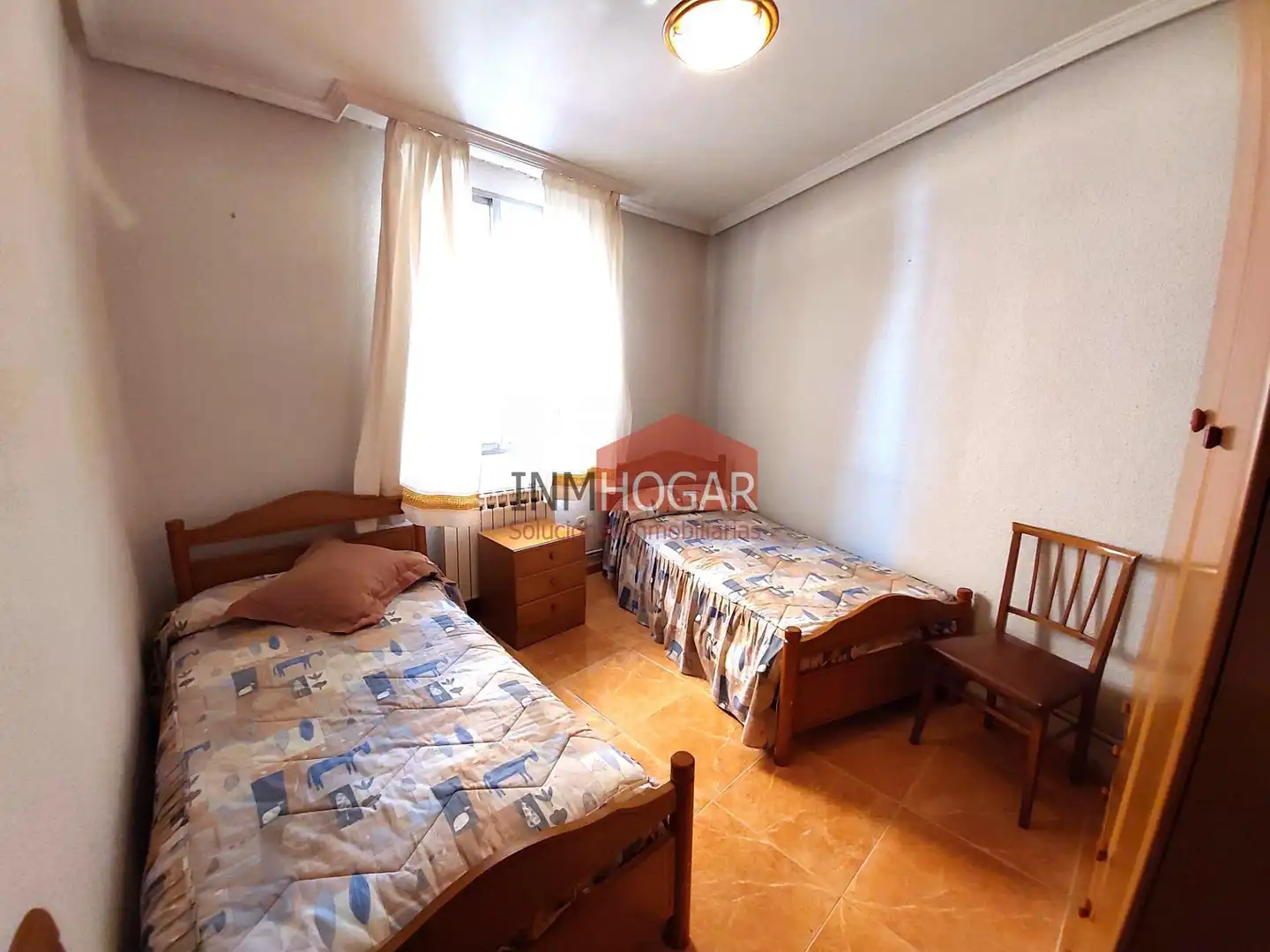 Dormitori de Casa o xalet en venda en Ávila amb Calefacció, Traster i Moblat