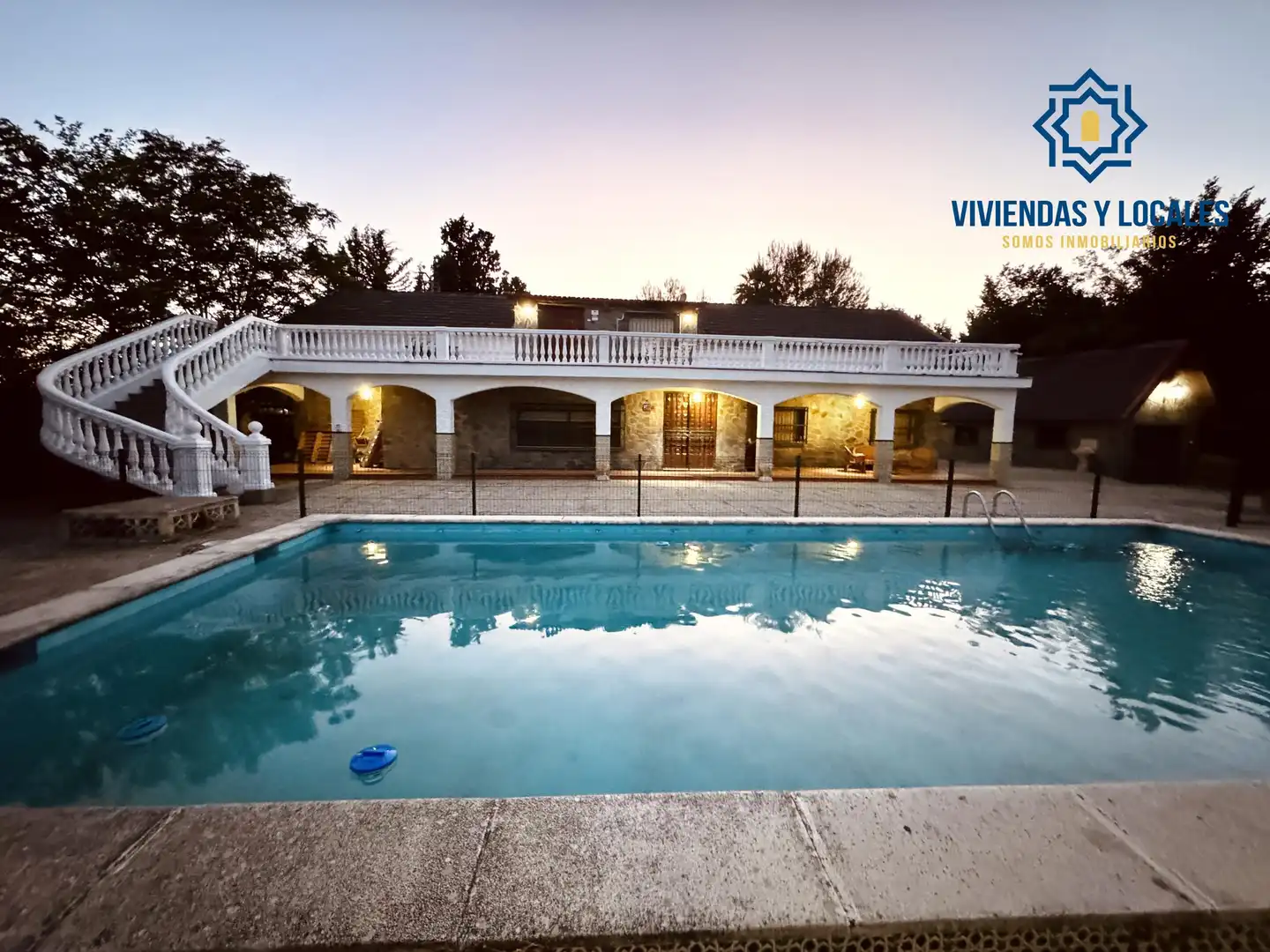 Xalet amb piscina en venda a Camino Viejo de Chimeneas #s/n #s/n #s/n #s/n #s/n