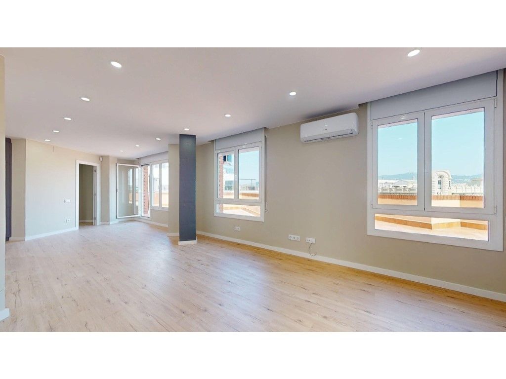 Bedroom of Apartment for sale in  Barcelona Capital
