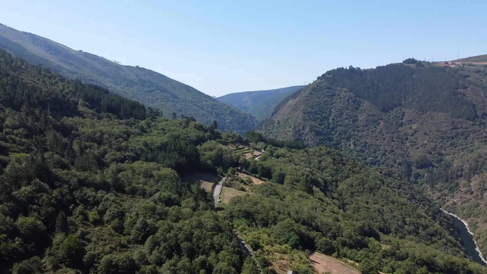 Vista exterior de Casa o xalet en venda en Allande amb Jardí privat i Balcó