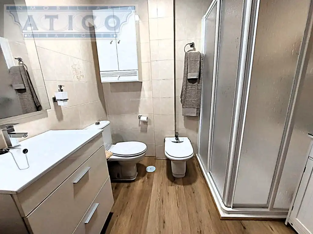Bathroom of Flat for sale in Sevilla  with Air Conditioner