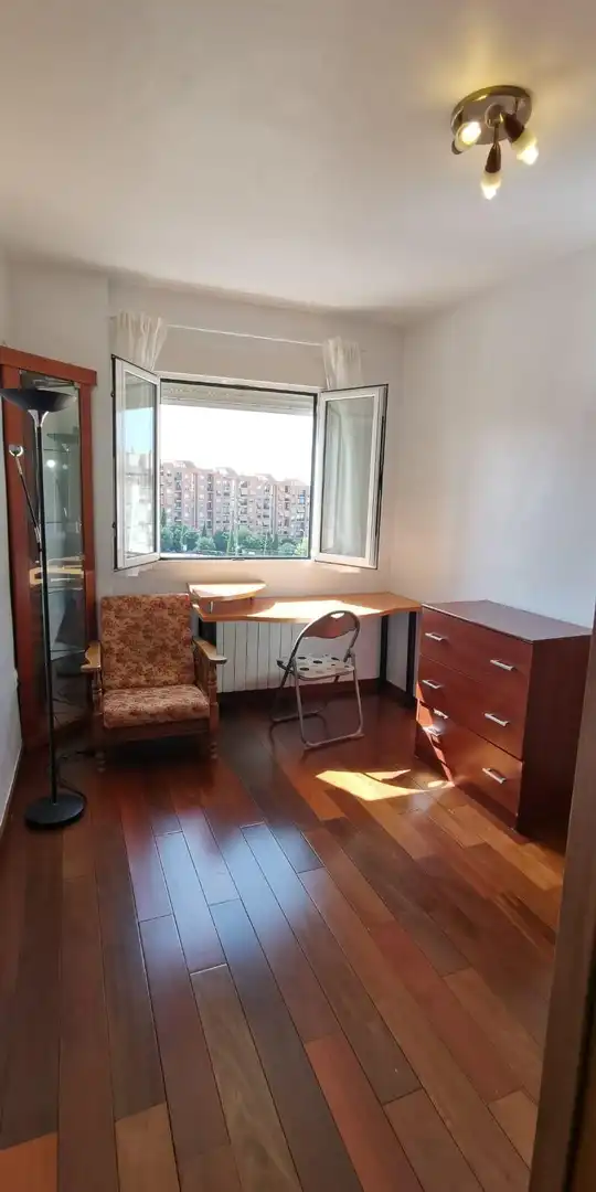 Bedroom of Flat for rent in Granada  with Heating