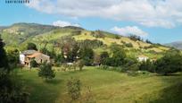 Vista exterior de Casa o xalet en venda en Santiurde de Toranzo amb Calefacció, Jardí privat i Terrassa