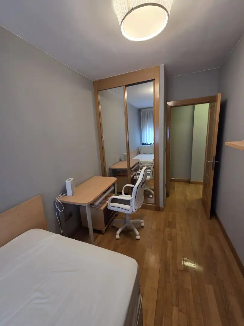 Habitación de Piso en venta en Gijón  con Calefacción, Jardín privado y Parquet
