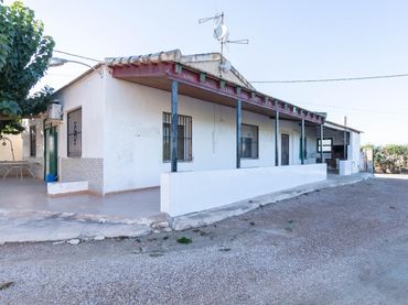 Detached house with pool for sale in LO GARRIGA