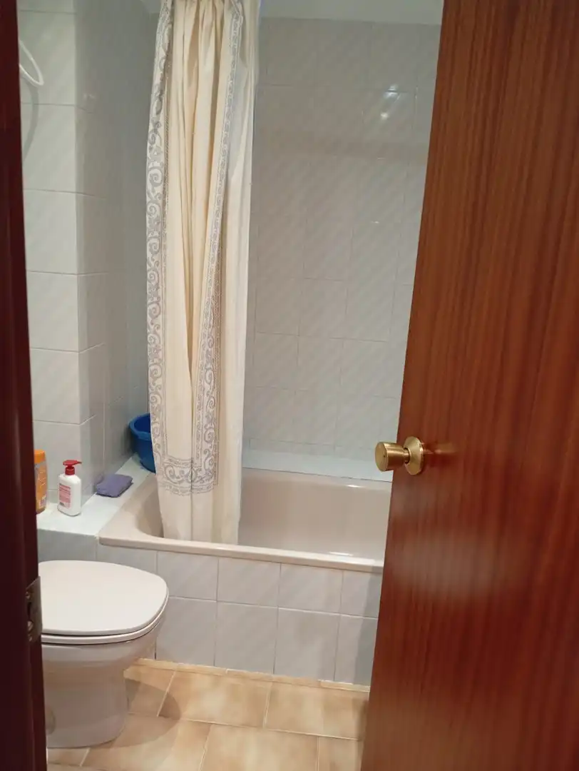 Badezimmer von Wohnungen zum Verkauf in Zaragoza mit Terrasse und Möbliert