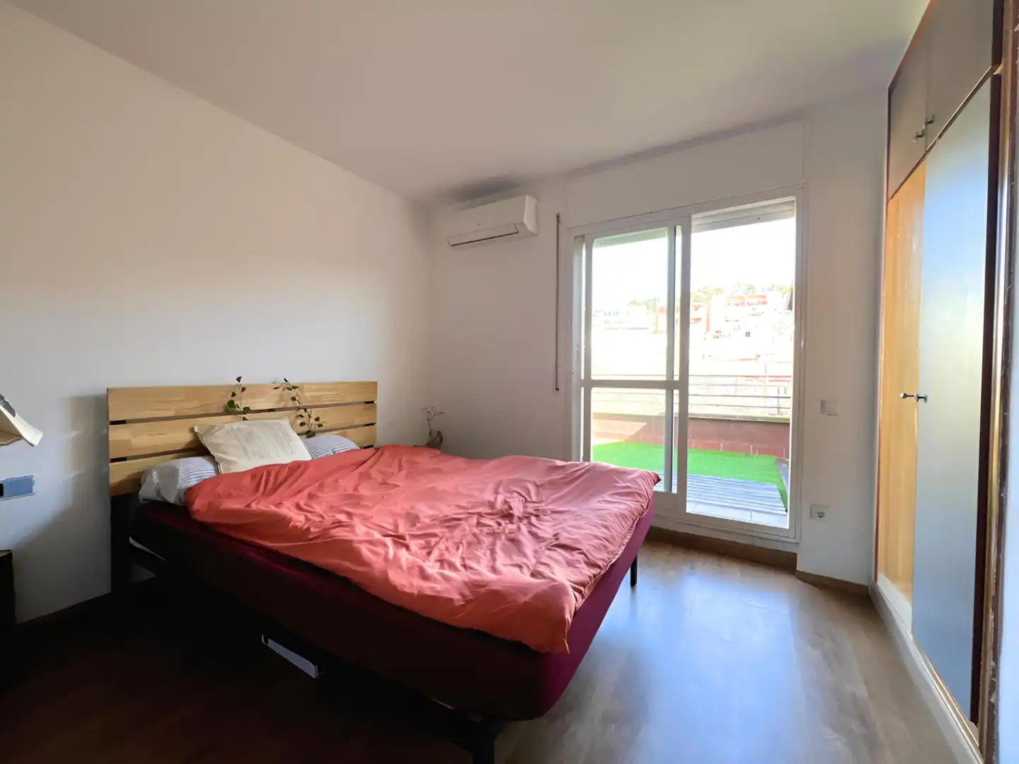Habitación de Piso en venta en Castelldefels con Aire acondicionado, Calefacción y Terraza