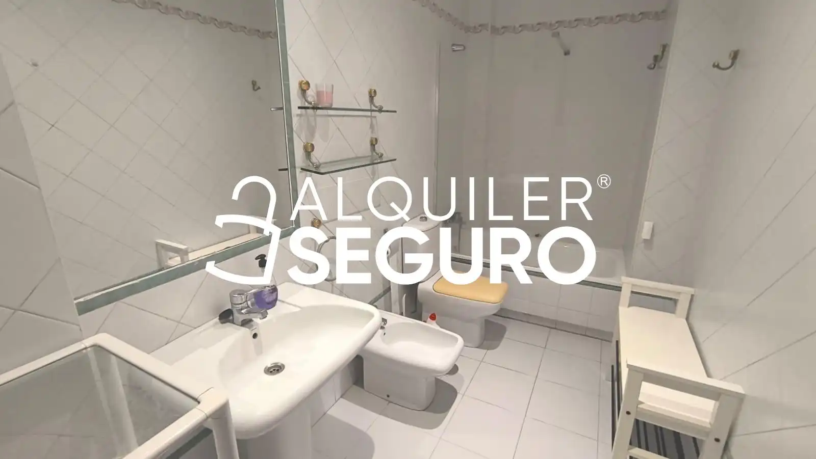 Bathroom of Flat for rent in Sevilla  with Air Conditioner and Furnished