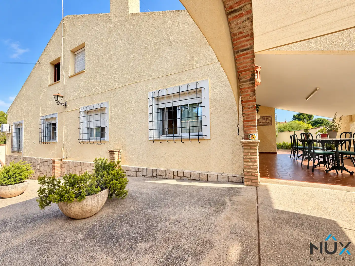 Vista exterior de Casa o xalet en venda en Paterna amb Aire condicionat, Calefacció i Jardí privat