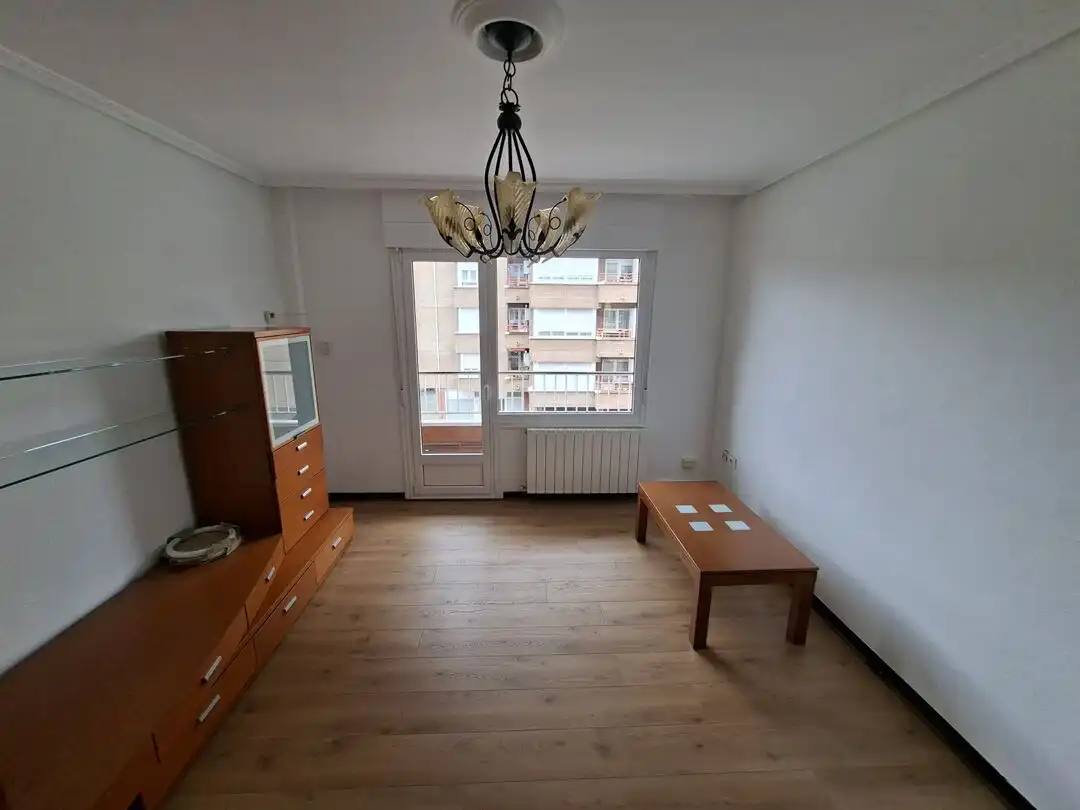 Sala de estar de Piso en venta en Abadiño  con Calefacción y Balcón