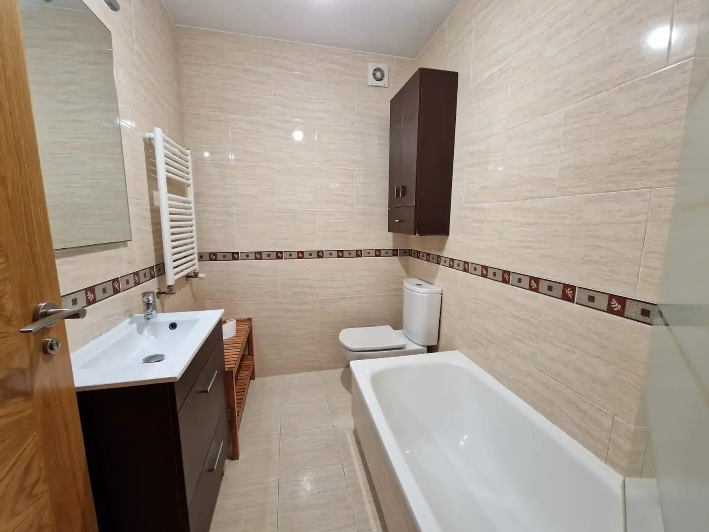 Baño de Dúplex de alquiler en Ordes con Calefacción, Parquet y Terraza