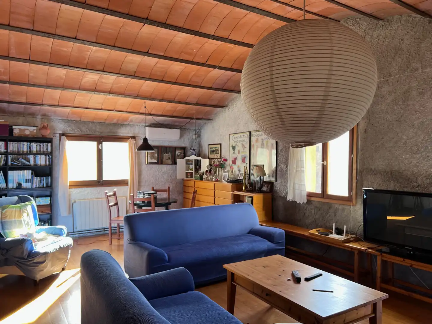Sala d'estar de Finca rústica en venda en Mieres (Girona) amb Aire condicionat, Jardí privat i Parquet