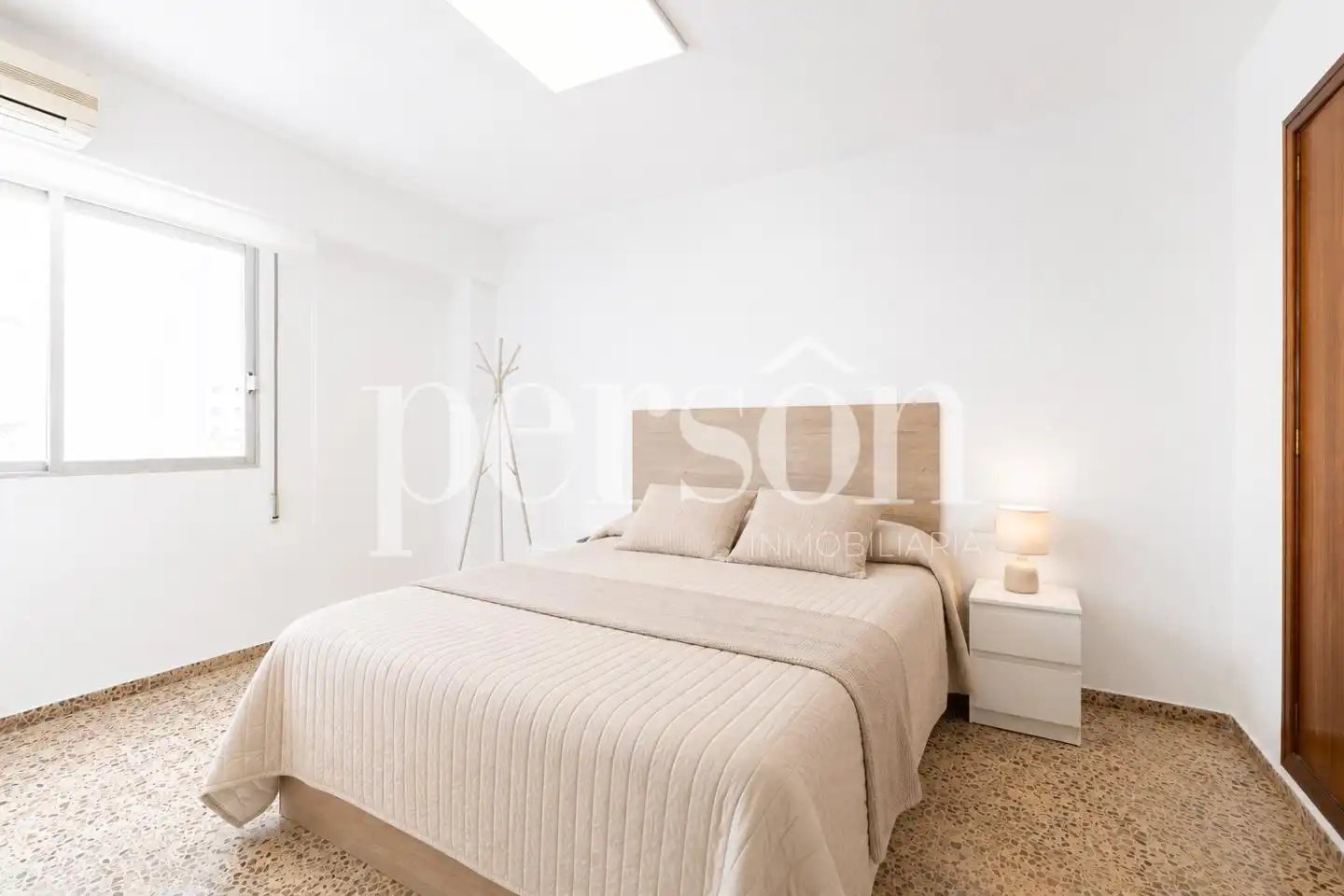 Schlafzimmer von Wohnung zur Miete in Valencia mit Klimaanlage, Heizung und Terrasse
