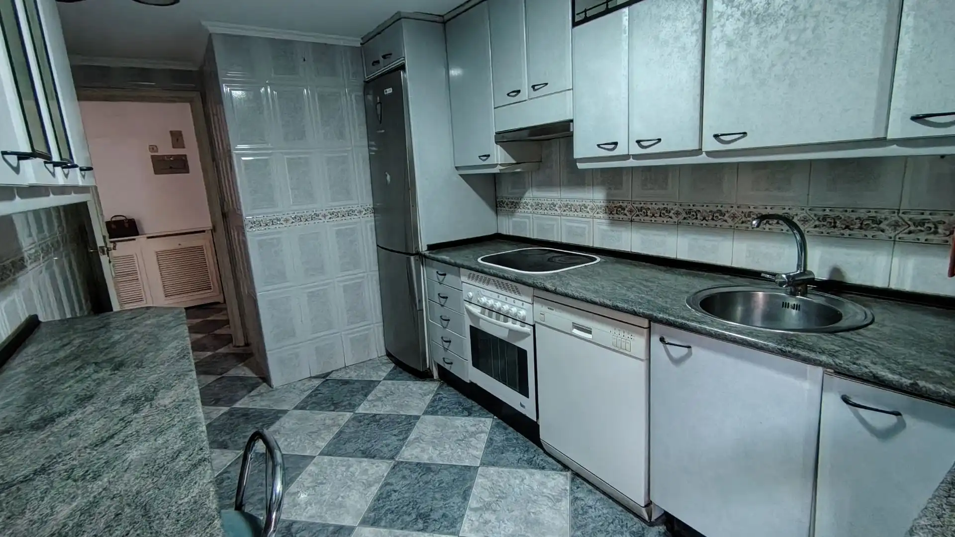 Kitchen of Flat for sale in Torrejón de Ardoz  with Heating, Terrace and Storage room