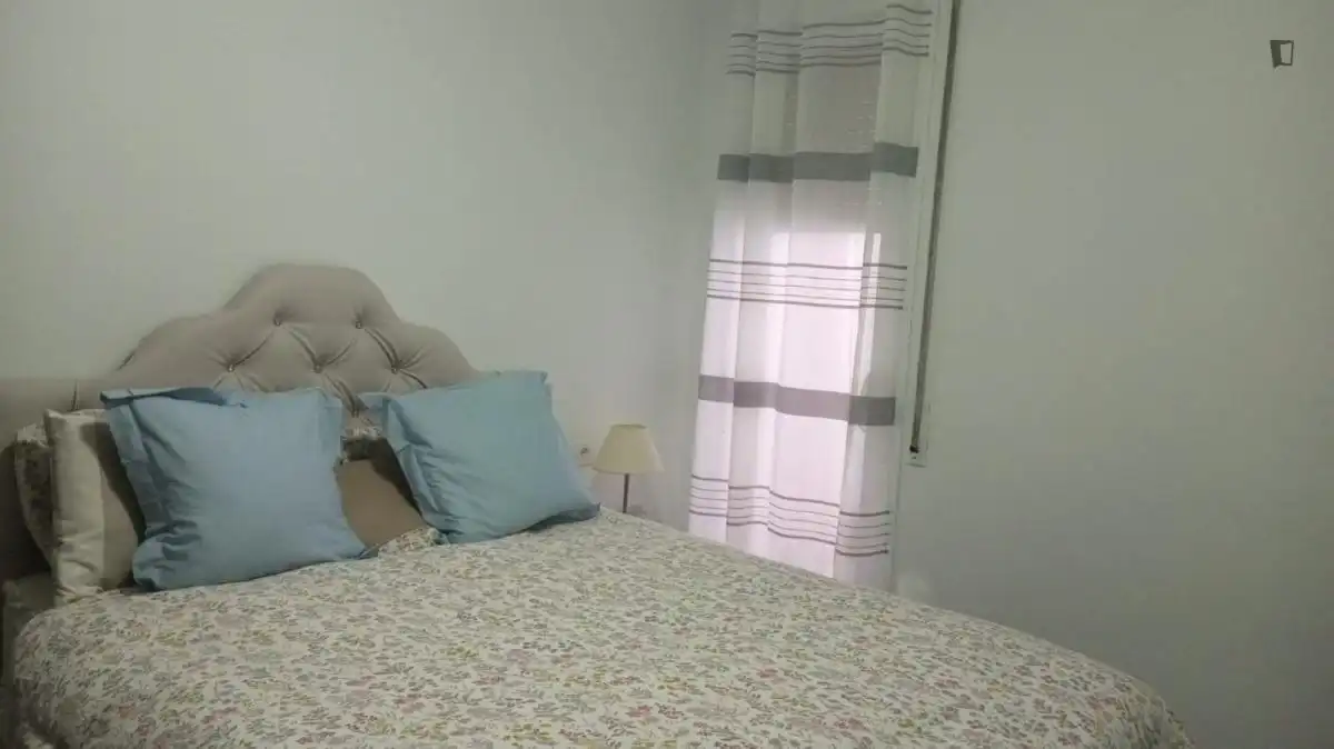 Dormitori de Apartament per a compartir en Barcelona amb Moblat, Forn i Rentadora