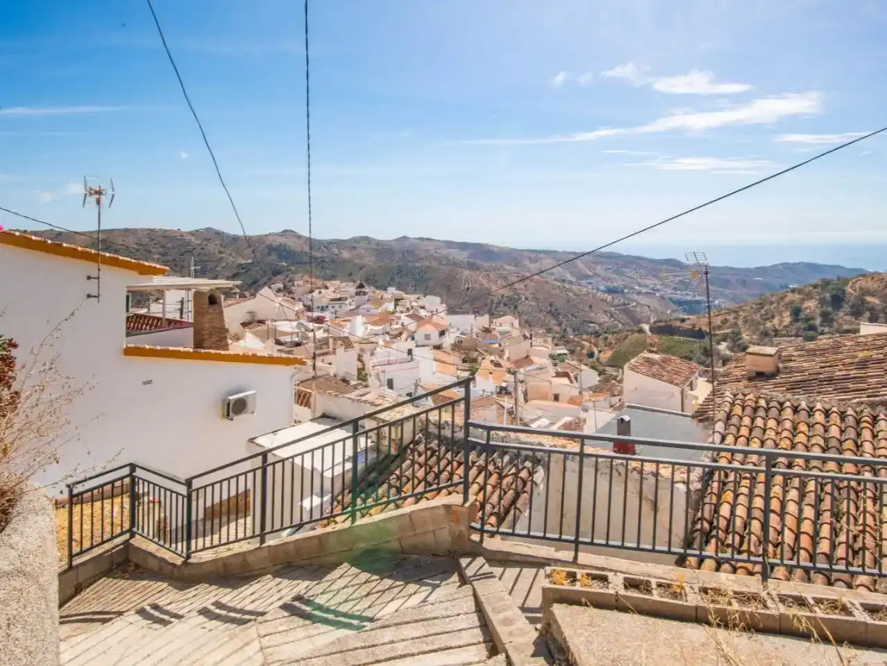 Exterior view of Detached homes for rent in Moclinejo