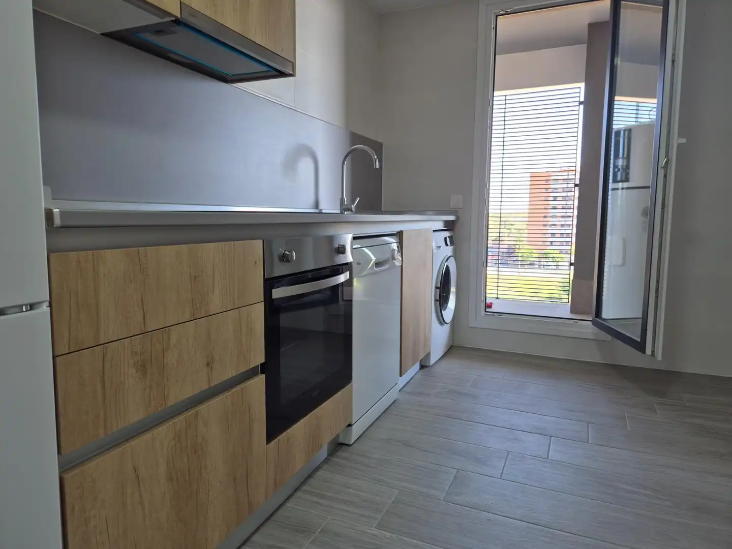 Küche von Wohnung zur Miete in Dos Hermanas mit Klimaanlage, Heizung und Terrasse