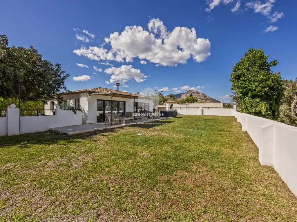 Houses for sale in Camino Tarraulla, Partides comunes - Adsubia