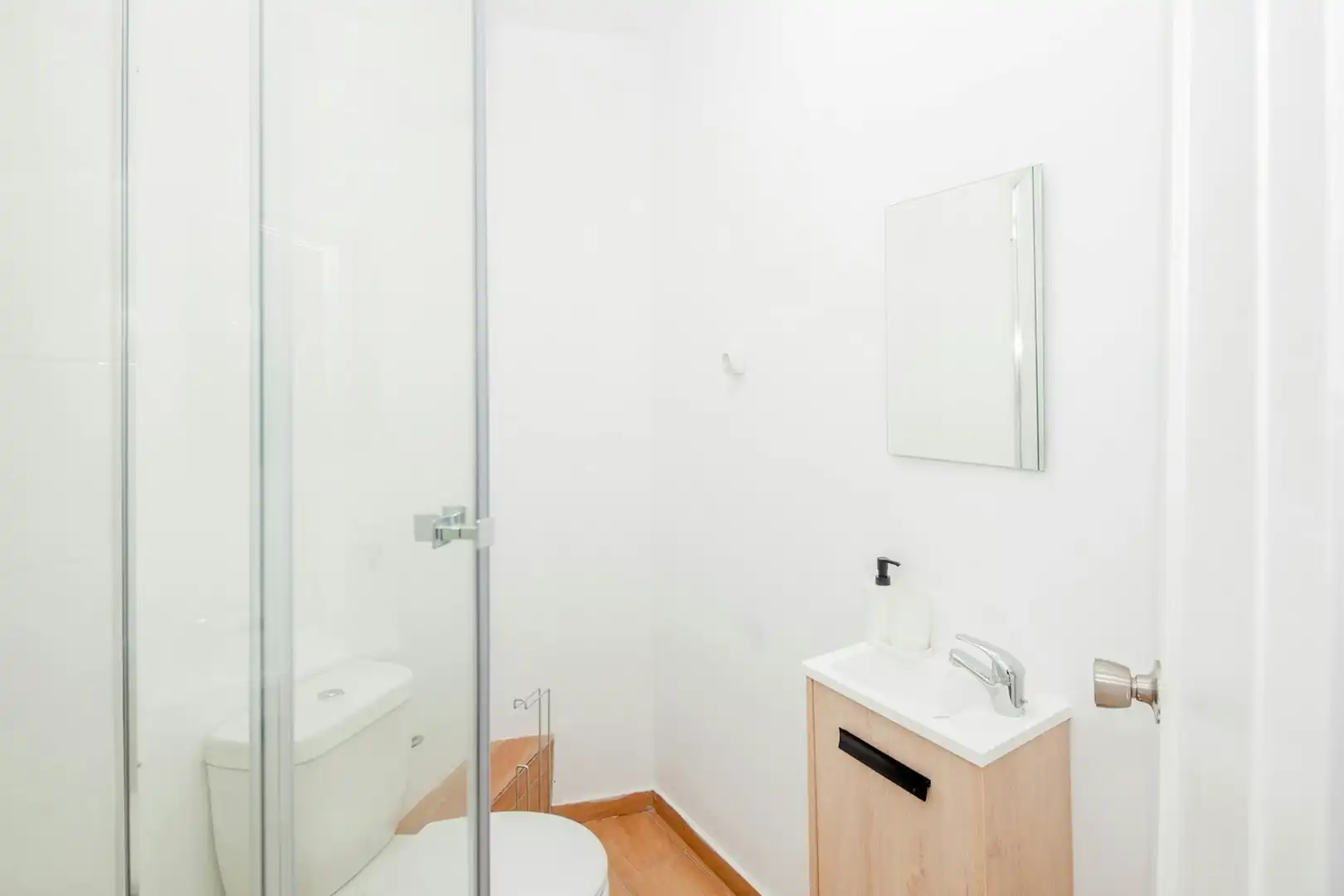 Baño de Piso para compartir en Valencia con Amueblado, Lavadora y TV
