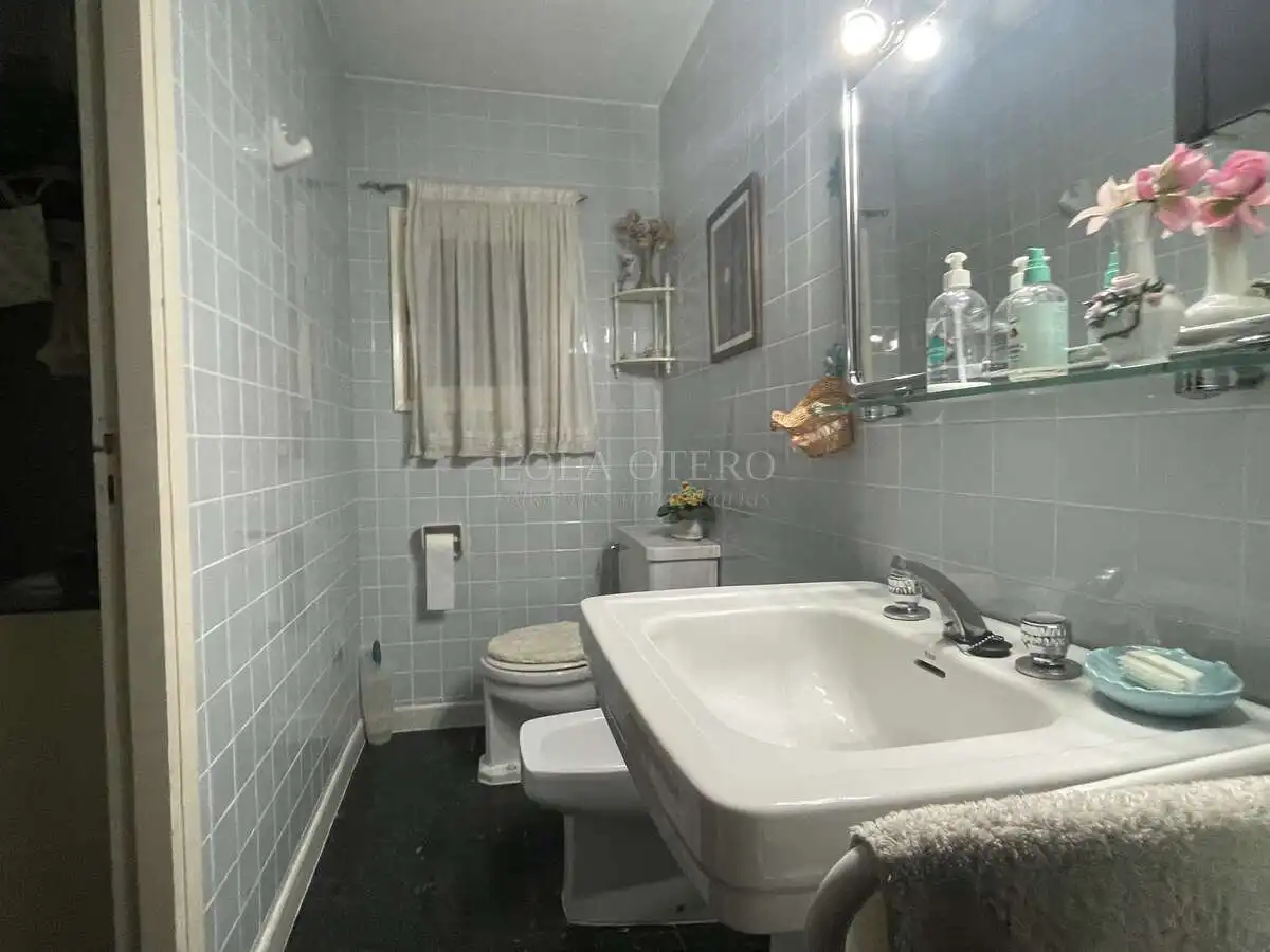 Bathroom of Flat for sale in Valencia  with Air Conditioner, Heating and Balcony